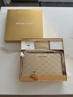 NWT Michael Kors Jet Set metallic holiday set
